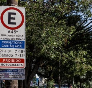 area-de-zona-azul-para-estacionamento-na-rua-teodoro-sampaio-em-pinheiros-sao-paulo-1459123619202_750x421