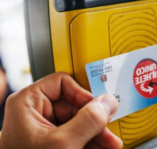 bilhete-unico-utilizado-para-pagamento-das-passagens-do-transporte-pu1