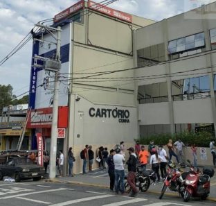 Filas são constantes em frente ao cartório de Taboão da Serra