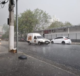 chuva forte em taboao da serra