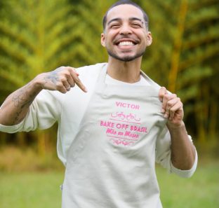 confeiteiro Victor Mariano, de 25 anos, morador de Taboão da Serra, é um dos participantes da 12ª temporada do Bake Off Brasil