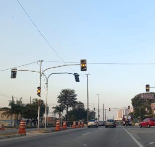 cruzamento na avenida laurita ortega mari