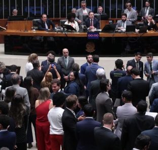 deputados votam pec_6x1