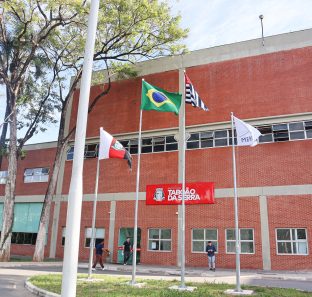 fachada da prefeitura de taboao