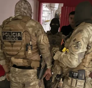 os-suspeitos-teriam-participado-de-roubo-a-residencia-11152_800x450