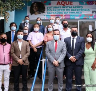 politicos na porta do antigo psi taboao da serra