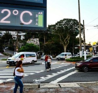 relogio de rua calor