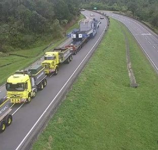 Transporte de carga na Rodovia Régis Bittencourt