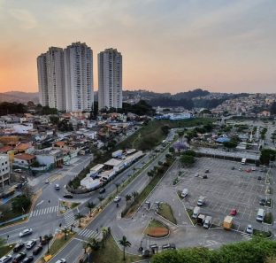 vista aerea do shopping taboao